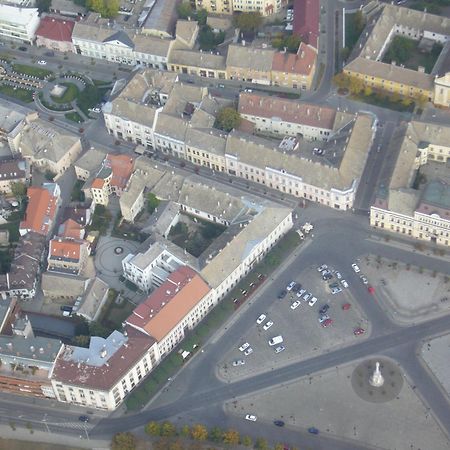 Foter Panzio Hotel Baja Bagian luar foto